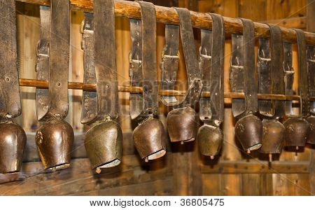 Vieilles cloches de vache