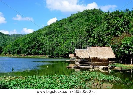 Ang Kep Nam Khao Wong Have Old Traditional House In The Lake Of Khao Wong, Suphan Buri Province, Tha