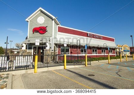 Port Huron, Michigan, Usa - May 13, 2020: Exterior Of Red Lobster Restaurant. Red Lobster Is Owned D