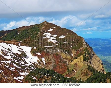 Alpine Peak Gnepfstein Mittaggüpfi (mittagguepfi Or Mittaggupfi) In The Swiss Mountain Range Of Pila