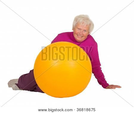 Donna sana pensione con Gym Ball