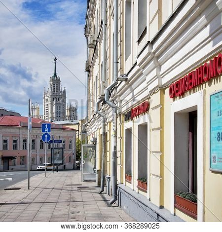 Moscow, Russia - 25 May 2020, Yauzskaya Street. View Of The Stalinist Skyscraper On Kotelnicheskaya 