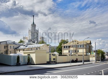 Moscow, Russia - 25 May 2020, Yauzskaya Street. View Of The Stalinist Skyscraper On Kotelnicheskaya 
