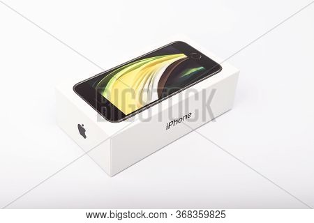 Packaging Of The New Iphone Se 2020 From Apple