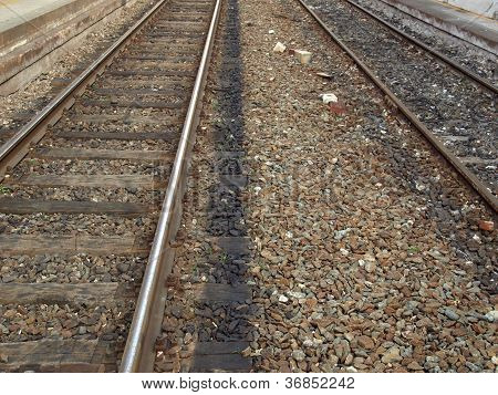 Tren demiryolu