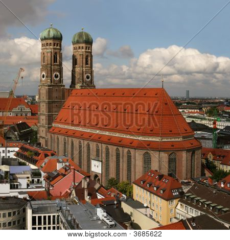Famosa chiesa Frauenkirche a Monaco di Baviera