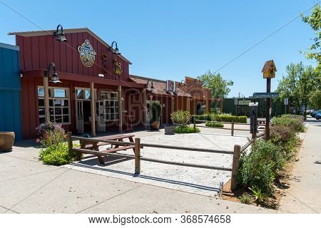 Poway Farmer Market With Social Distancing During Covid-19, Poway, California, Usa. April 18th, 2020