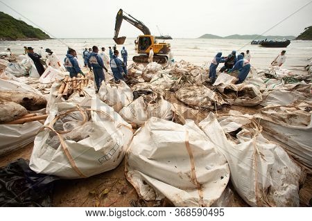 Rayong,thailand-february 8,2013 :  Large Sacks Or Plastic Bags Containing Sand That Contains Contami