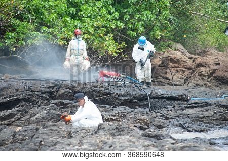 Rayong,thailand-february 8,2013 : Unidentified Workers And Volunteers Are Spraying Chemicals Onto Cr