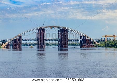 Podilsko-voskresenskyi Bridge Or Podilskyi Metro Bridge Is A Combined Road-rail Bridge Over The Dnie