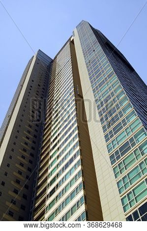 Mandaluyong, Ph, Oct. 1: St. Francis Shangri-la Place Facade On October 1, 2015 In Mandaluyong, Phil