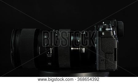 Tomsk, Russia - May 28, 2020: Fujifilm X-t4 Body With Fringer Ef-fx Proii Adapter And Sigma 18-35 St