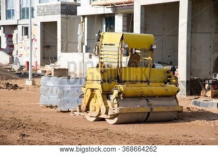 Vibration Single-cylinder Road Roller Leveling The Ground For The Foundation. Soil Compactor For Lay