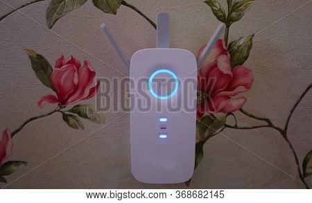 Wi-fi Internet Signal Booster For Home. Details