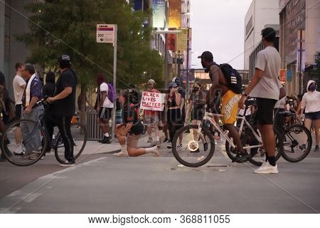 May 29, 2020 - Houston, Texas, USA: Police and spectators collide in downtown Houston, TX as rioters protest the beating and killing of George Floyd by Minneapolis police earlier in the week.