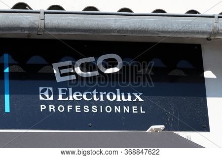 Bordeaux , Aquitaine / France - 05 05 2020 : Electrolux Profesionnel Shop Brand Logo And Sign On The