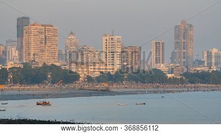 City Beach Chowpatty Of Mumbai In The Evening.