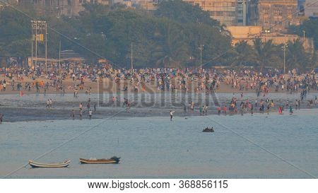 City Beach Chowpatty Of Mumbai In The Evening.