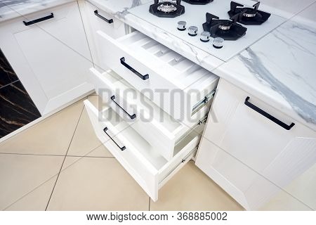 Solutions For Placing Utensils In Modern Kitchen - Horizontal Sliding Pullout Drawer Shelves Storage