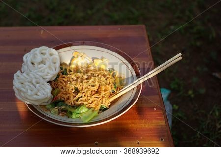 Instant Noodles Served With Vegetables, Chili And Crackers