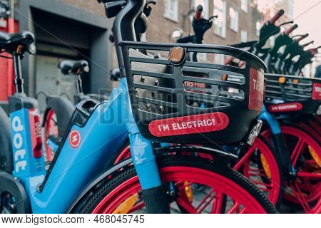 London, Uk - December 26, 2022: Close Up Of I Am Electric Sign On Dott Bike Parked On A Street In So