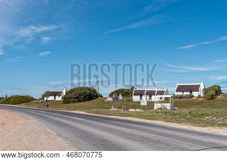 Struisbaai, South Africa - Sep 22, 2022:thatched Roof Cottages In The Historic Hotagterklip Village 