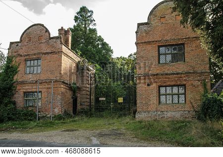 View From The Street Of The Historic Gatehouse Of Aldermaston Court In The Village Of Aldermaston, B