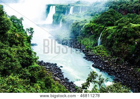 Iguassu Falls, la più grande serie di cascate del mondo, vista dal lato brasiliano