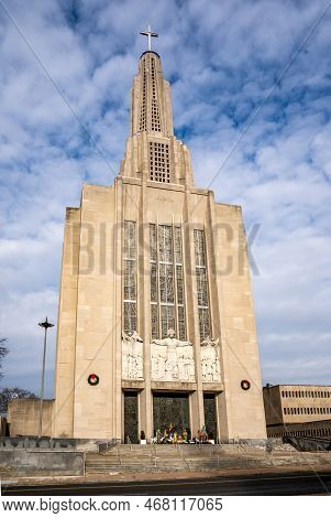 Hartford, Ct - Usa - Dec 28, 2022 View Of The Concrete And Limestone Cathedral Of Saint Joseph, The 