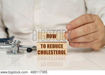Medical Concept. On A White Surface, A Stethoscope And Wooden Plates With The Inscription - How To R