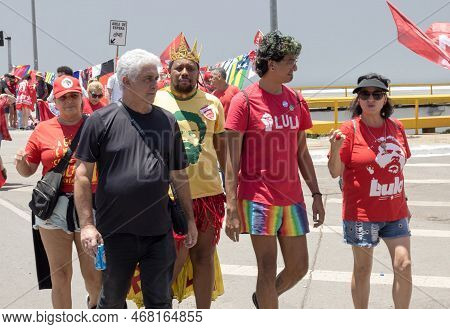 Brasilia, Brazil Jan 1 2023 Crowds Of People Heading Down The Esplanada Towards The National Congres