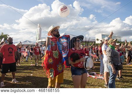 Brasilia, Df, Brazil Jan 1 2023 Lula Supporters Gathering In Front Of The National Congress Showing 