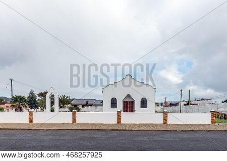 Bredasdorp, South Africa - Sep 23, 2022: A Street Scene, With The Morawiese Broederkerk, In Bredasdo