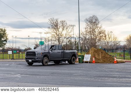 Brentwood, California Usa 01 04 23: A Sandbag Fill Station In Brentwood, California During A Atmosph