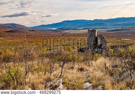 Glavas - Dinaric Fortress Located Close To Cetina Spring, Zagora Region, Dalmatia, Croatia. Glavaš D