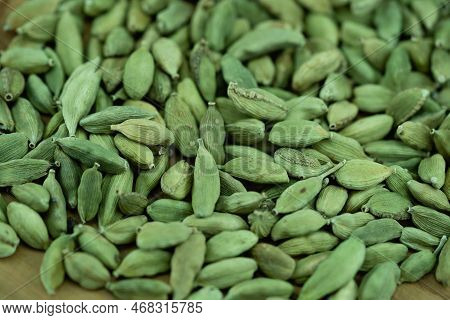 Green Cardamom Elettaria Cardamomum On Olive Wood