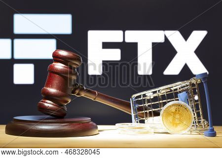 Syktyvkar, Komi, Russia, January 5, 2023, Ftx . Hammer On The Table On The Background Of The Ftx Log