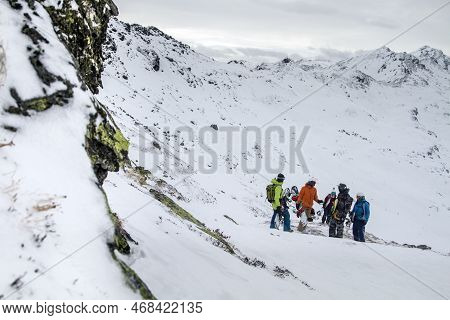 Kaltenbach ​hochfugen, Austria - 11 Jan, 2020: A Group Of Snowboarders On A Freeride In The Snowy Mo