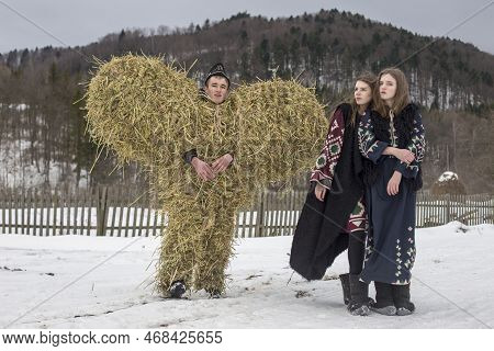 Krasnoilsk, Ukraine - 13 Jan 2017: A Boy And Young Girls In Traditional Ukrainian Costumes Are Walki