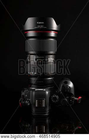 Lviv, Ukraine, November 27, 2022 : Mirrorless Camera Canon R6 With Wide Angle Lens Canon 16-35 Mm On