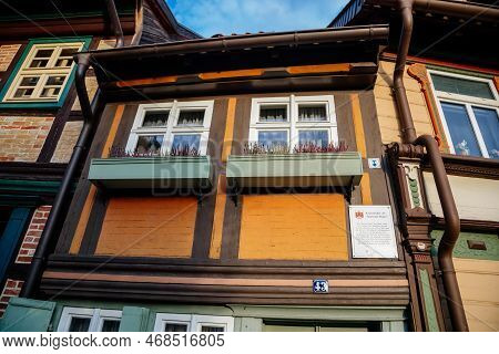 Wernigerode, Saxony-anhalt, Germany, 29 October 2022:  Kleinstes Haus Or Smallest House, Historic Ol