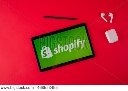 Tula, Russia - August 18, 2020: Shopify Logo Displayed On A Modern Laptop On Red Background