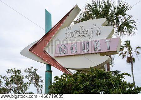 Vilano Beach, Florida - December 29, 2022: Retro Neon Sign For Haleys Court Motel On An Overcast Day