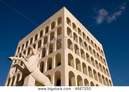 ローマ、イタリアのムッソリーニ時間建築。