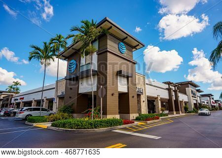 Photo Of Shops And Restaurants At Tower Shops Outdoor Mall Davie Florida Atnt