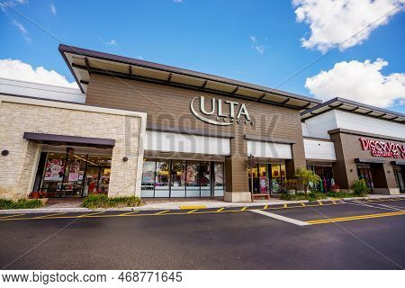 Photo Of Shops And Restaurants At Tower Shops Outdoor Mall Davie Florida Ultra Beauty