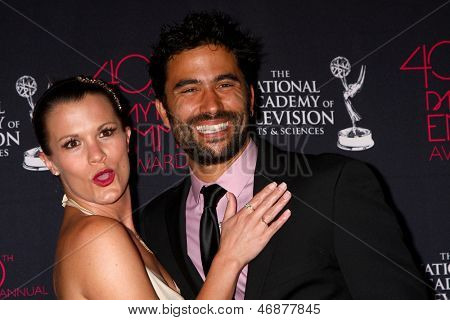 LOS ANGELES - JUN 14: Melissa Claire Egan Ignacio Serricchio osallistuu 2013 päivällä luova Emm