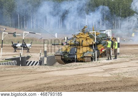 Alabino, Russia - August 19, 2022: A Yellow-colored Tank Of T-72b3 Begins To Overcome The Moat Obsta