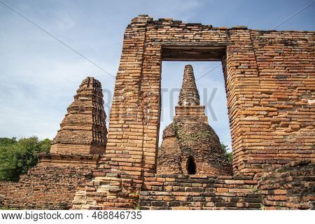 Thailand Ayutthaya Wat Plub Pla Chai