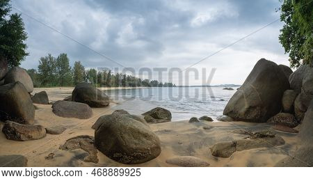Beautiful Bay Beach With Rocks And Rocks During The Day, A Place For Relaxation And Vacation In Thai
